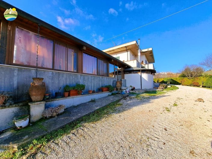 Image No.7-4 Bed Country House for sale