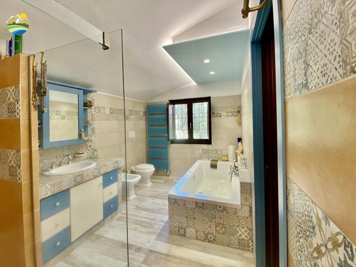 Image No.23-Maison de campagne de 3 chambres à vendre à Notaresco