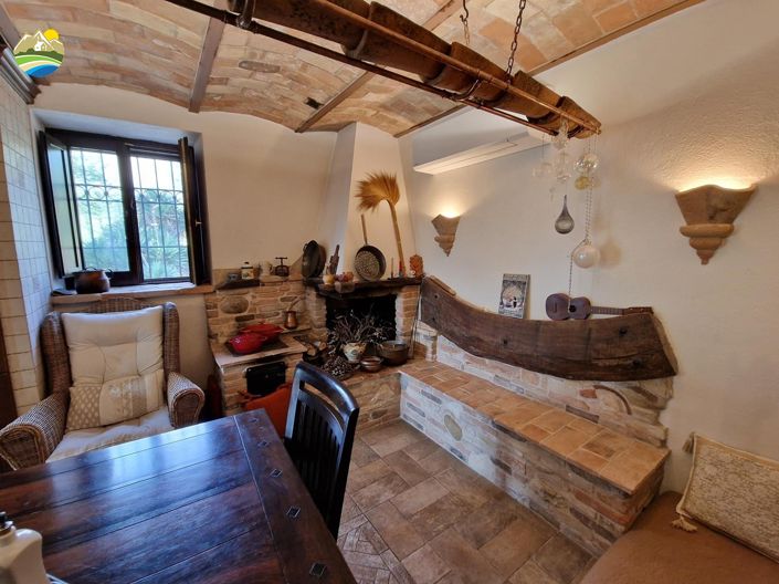 Image No.25-Maison de campagne de 3 chambres à vendre à Notaresco