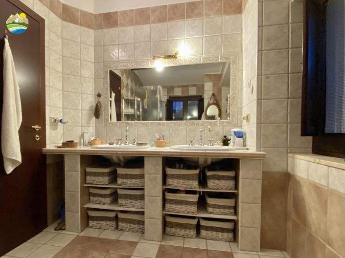 Image No.37-Maison de campagne de 3 chambres à vendre à Notaresco