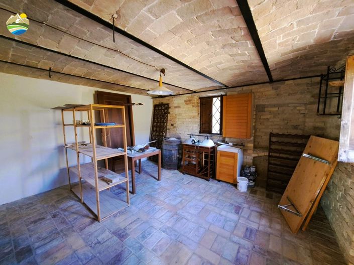 Image No.11-3 Bed Country House for sale