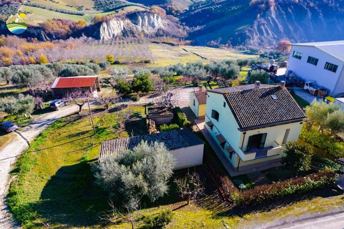 Image No.5-3 Bed Country House for sale