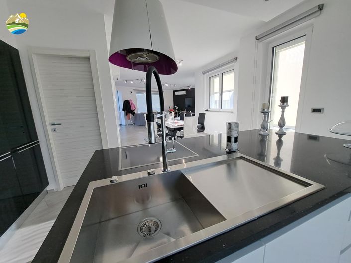 Image No.19-3 Bed Villa for sale