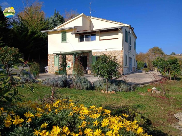 Image No.1-Maison de campagne de 6 chambres à vendre à Penne