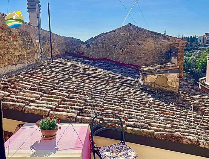 Image No.26-2 Bed Townhouse for sale