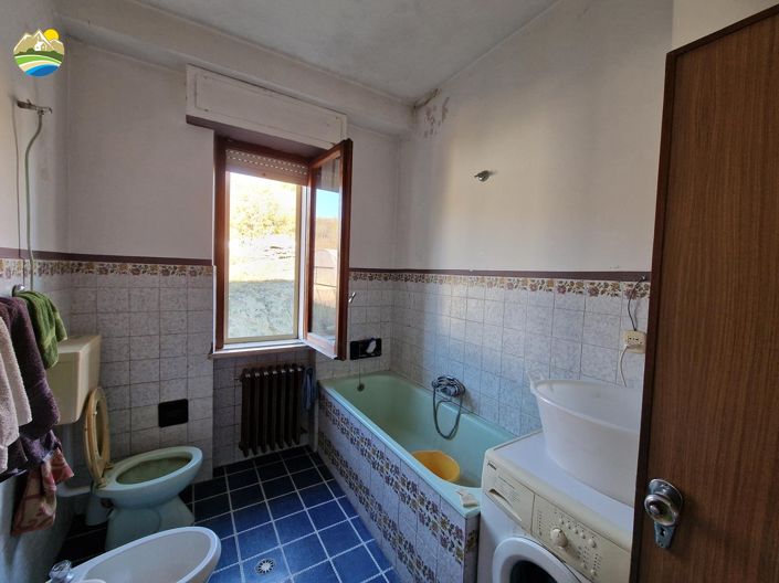 Image No.30-4 Bed Country House for sale