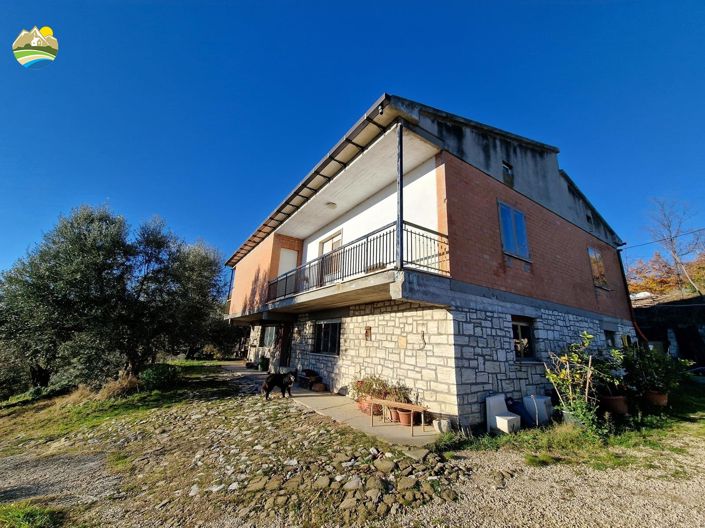 Image No.1-Maison de campagne de 4 chambres à vendre à Castiglione Messer Raimondo