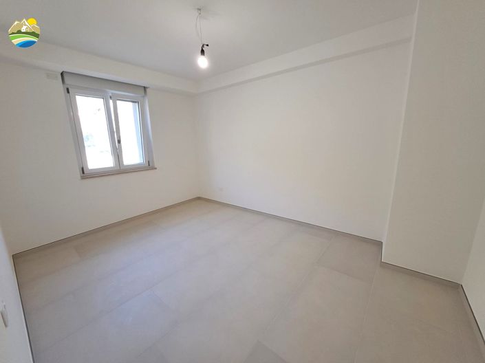 Image No.17-4 Bed Country House for sale