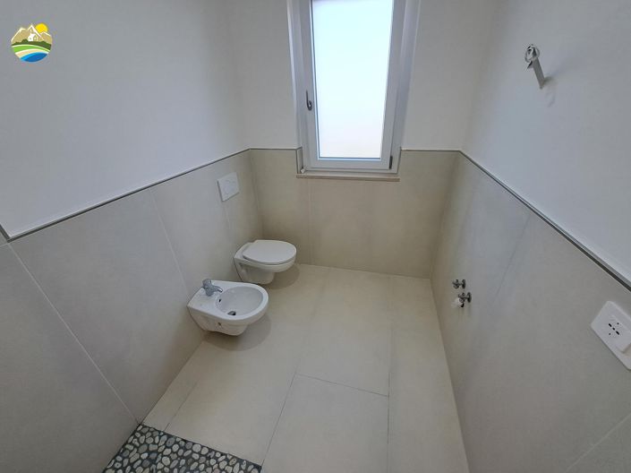 Image No.20-4 Bed Country House for sale