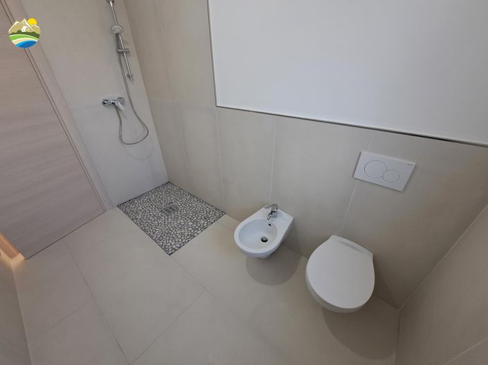 Image No.21-4 Bed Country House for sale