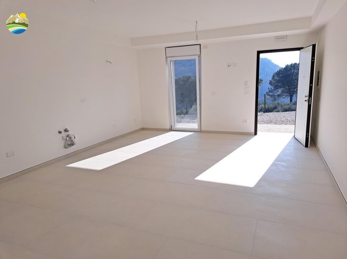 Image No.24-4 Bed Country House for sale