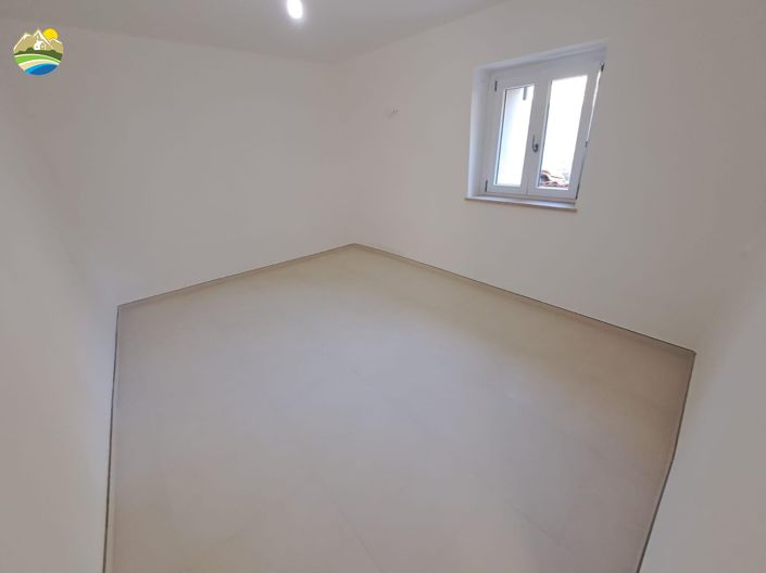 Image No.26-4 Bed Country House for sale