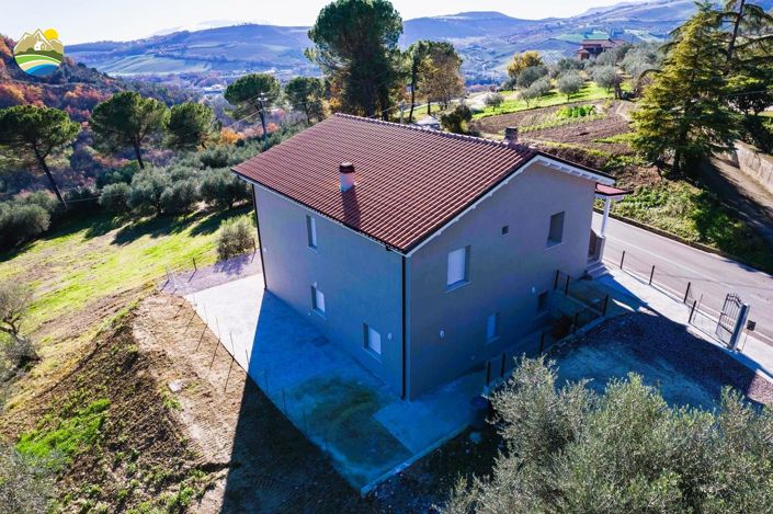 Image No.31-4 Bed Country House for sale