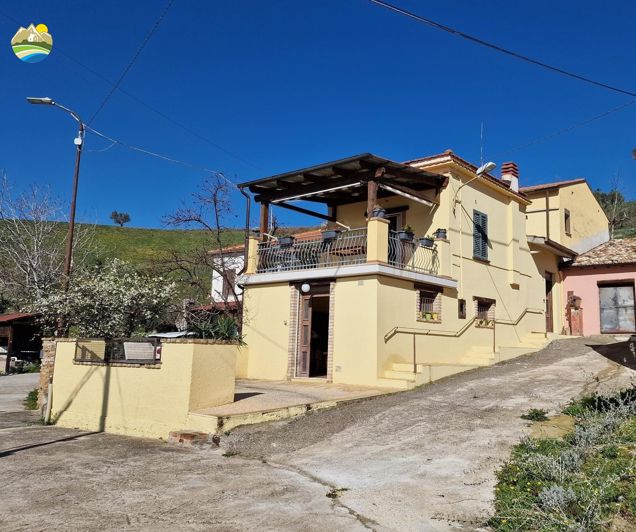 Image No.1-Maison de campagne de 2 chambres à vendre à Notaresco