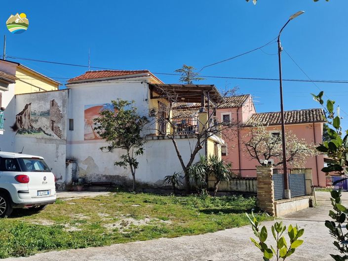 Image No.2-2 Bed Country House for sale