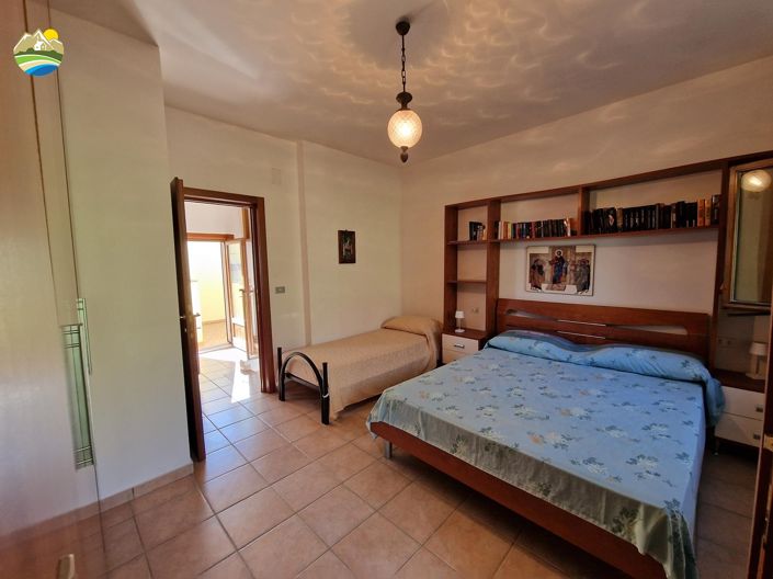 Image No.21-2 Bed Country House for sale