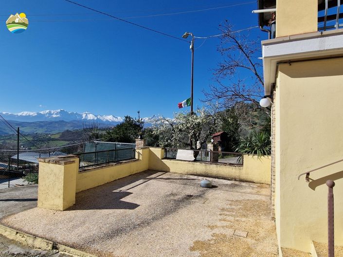 Image No.5-2 Bed Country House for sale