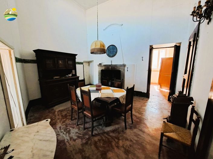 Image No.10-8 Bed Townhouse for sale