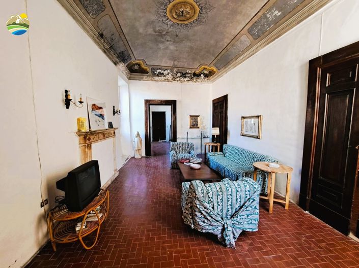 Image No.13-8 Bed Townhouse for sale