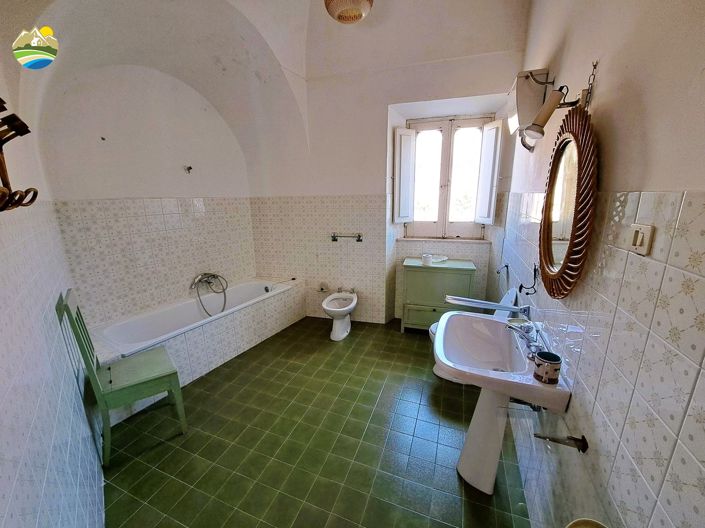 Image No.17-8 Bed Townhouse for sale