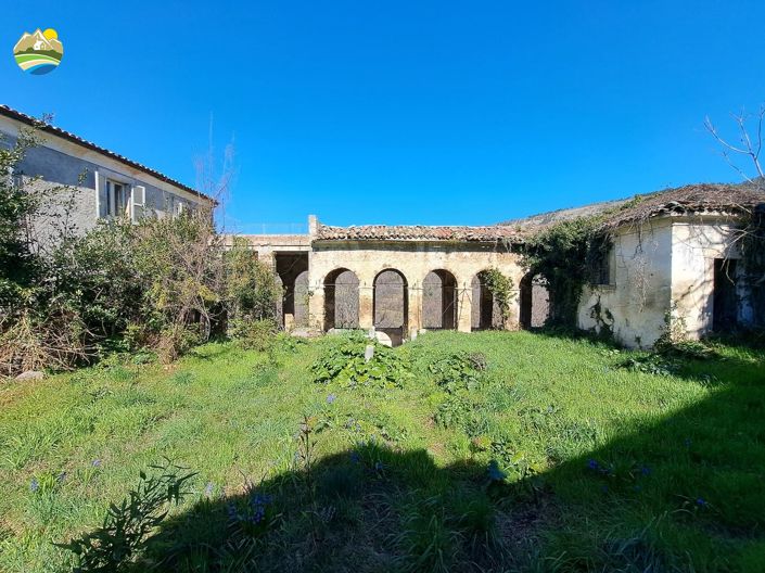 Image No.20-8 Bed Townhouse for sale