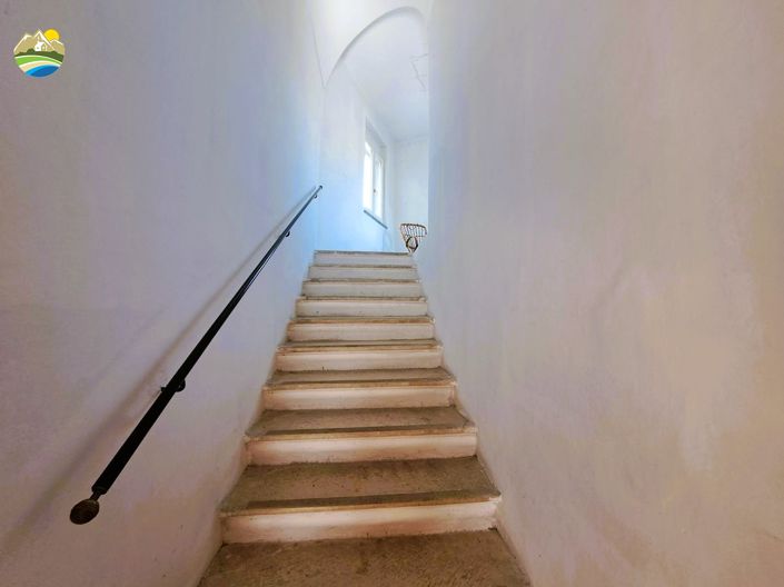 Image No.24-8 Bed Townhouse for sale