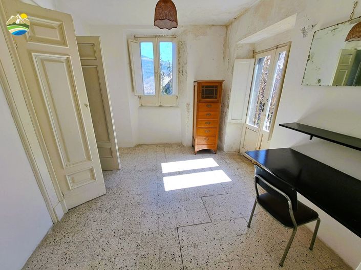 Image No.32-8 Bed Townhouse for sale