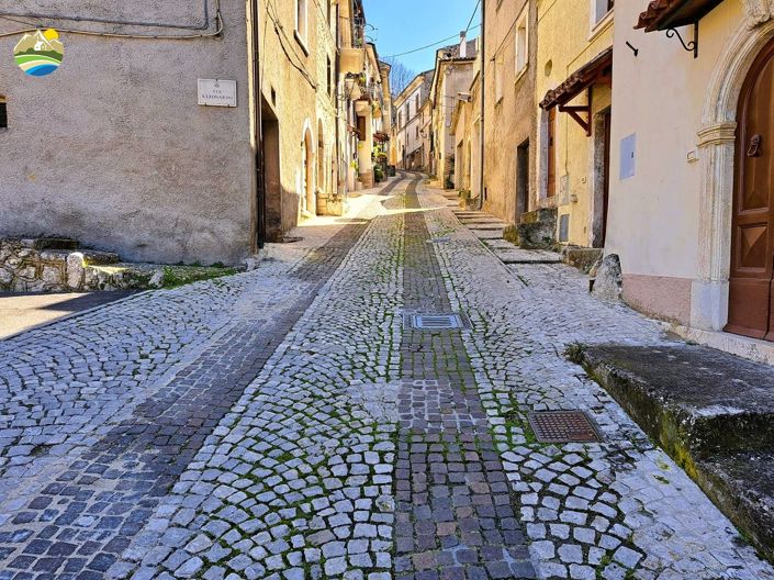 Image No.42-8 Bed Townhouse for sale