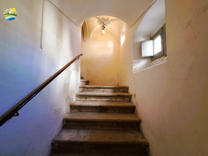 Image No.7-8 Bed Townhouse for sale