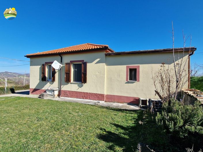 Image No.4-2 Bed Country House for sale