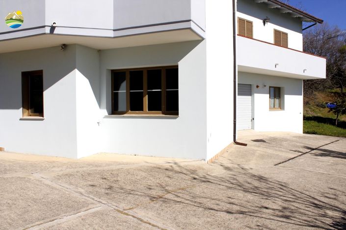 Image No.20-2 Bed Country House for sale