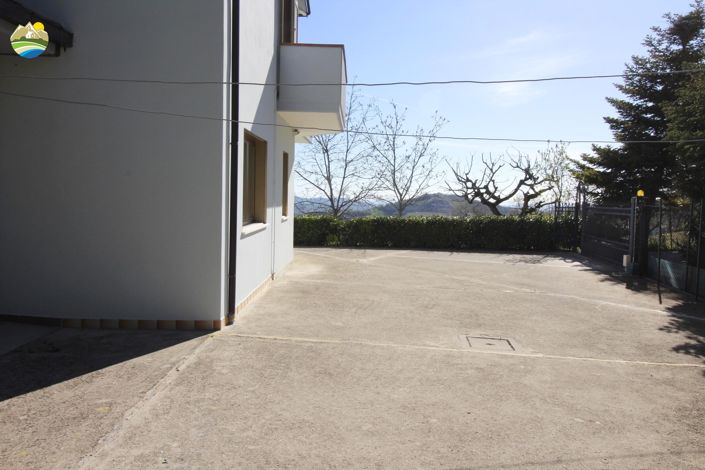 Image No.26-2 Bed Country House for sale