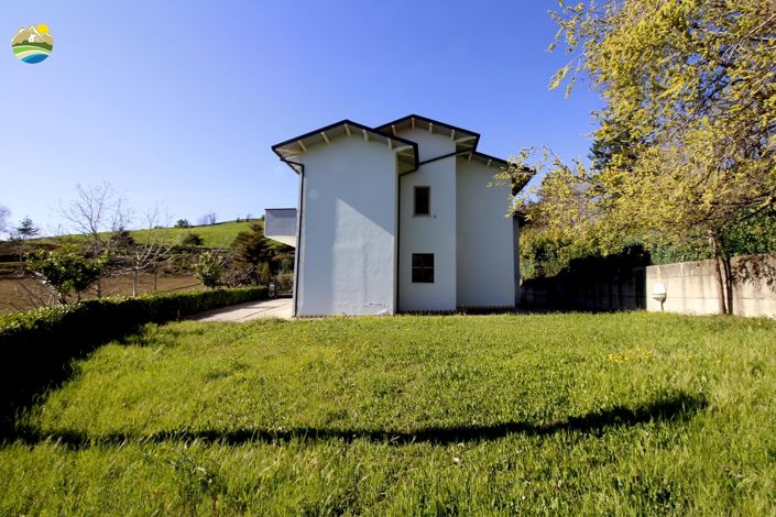 Image No.27-2 Bed Country House for sale