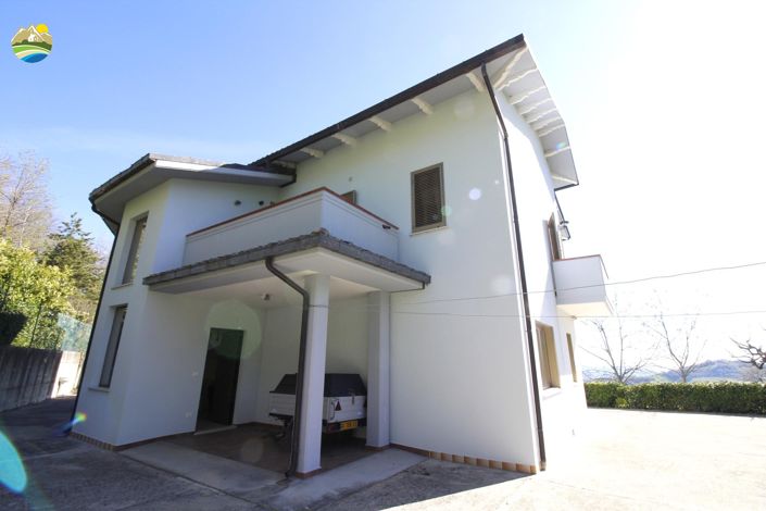 Image No.28-2 Bed Country House for sale