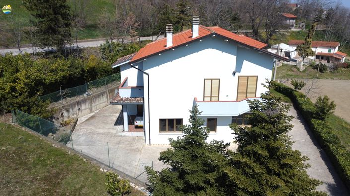 Image No.31-2 Bed Country House for sale