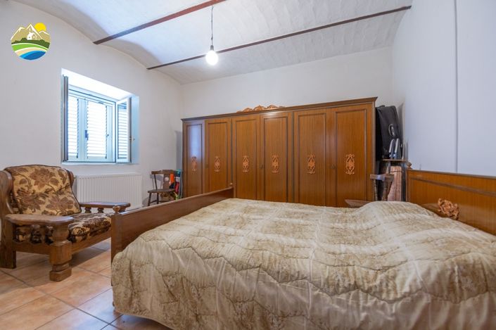 Image No.15-3 Bed Country House for sale