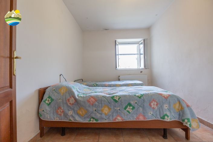 Image No.17-3 Bed Country House for sale