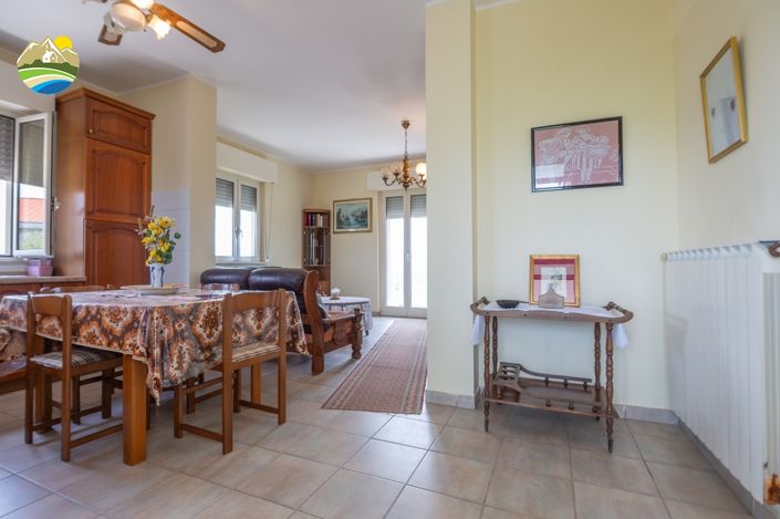 Image No.19-3 Bed Country House for sale