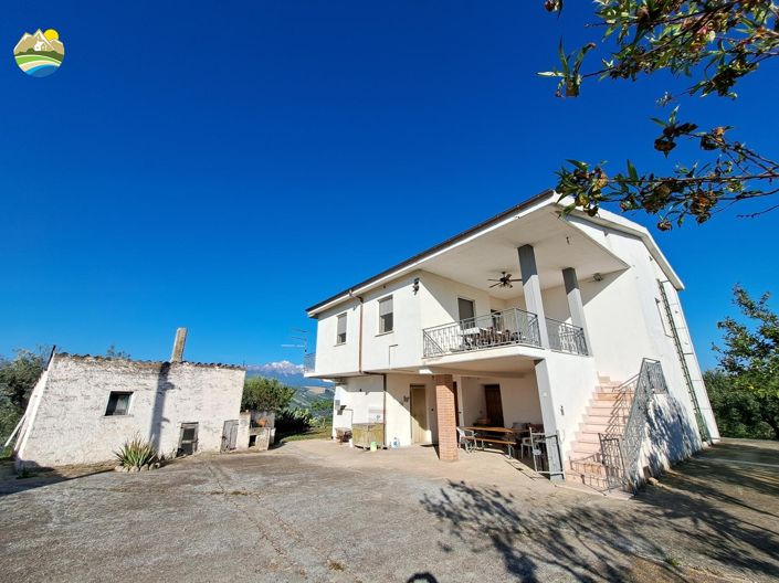 Image No.35-3 Bed Country House for sale