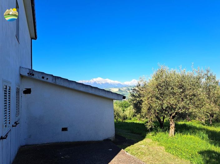 Image No.8-3 Bed Country House for sale