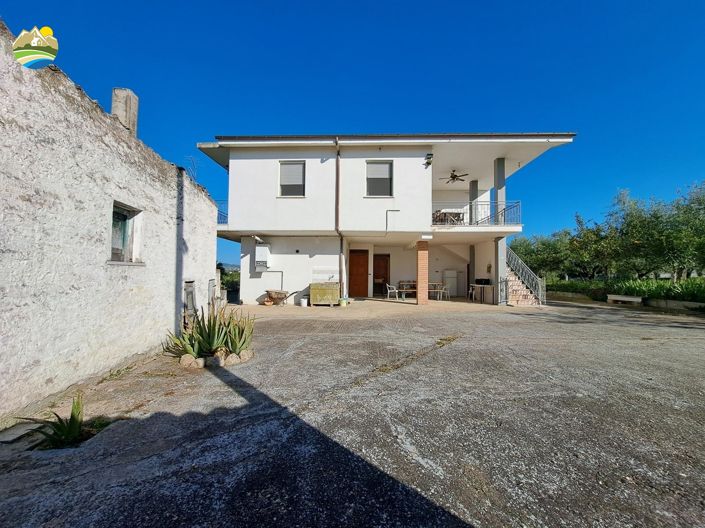 Image No.10-3 Bed Country House for sale