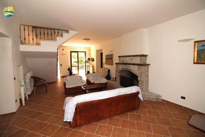 Image No.12-4 Bed Country House for sale