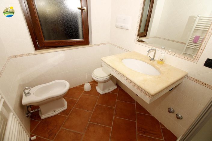 Image No.17-4 Bed Country House for sale