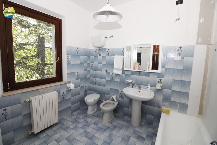 Image No.19-4 Bed Country House for sale