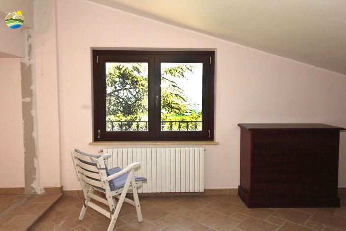 Image No.32-4 Bed Country House for sale