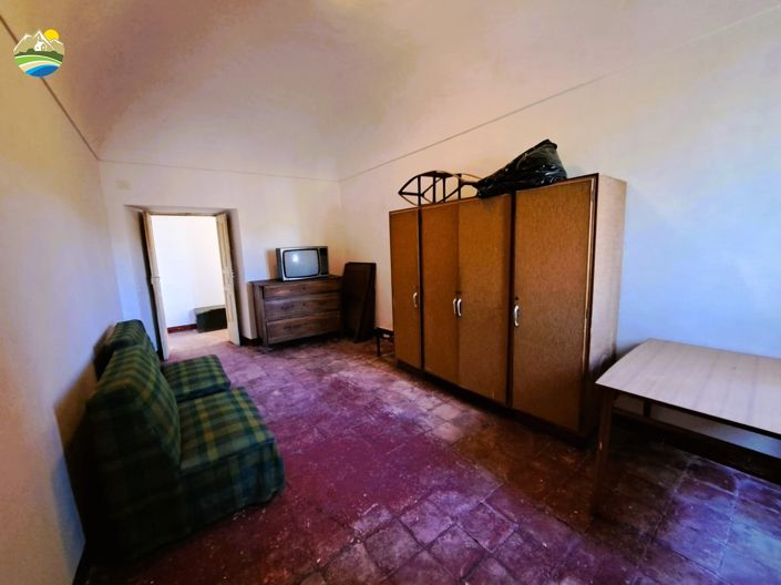 Image No.16-4 Bed Townhouse for sale