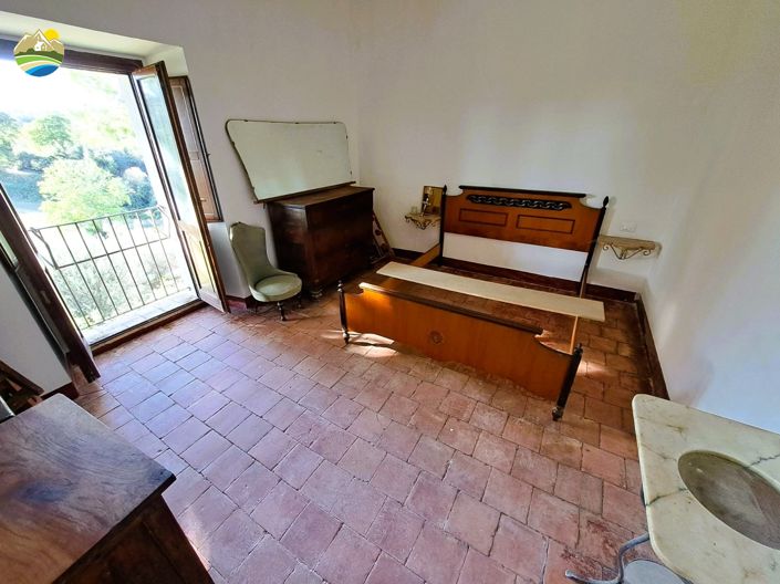 Image No.19-4 Bed Townhouse for sale