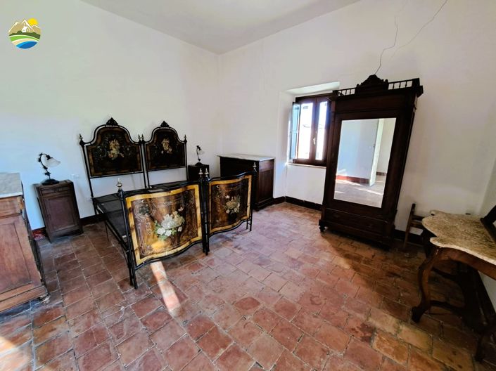 Image No.21-4 Bed Townhouse for sale