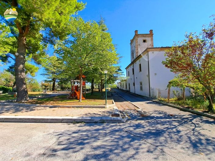 Image No.5-4 Bed Townhouse for sale