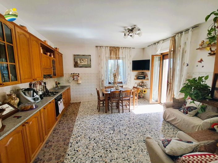 Image No.17-2 Bed Country House for sale